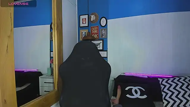 VladHellsing4 online show from 11.05.25