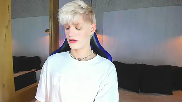 VladHellsing4 online show from 04.21.26