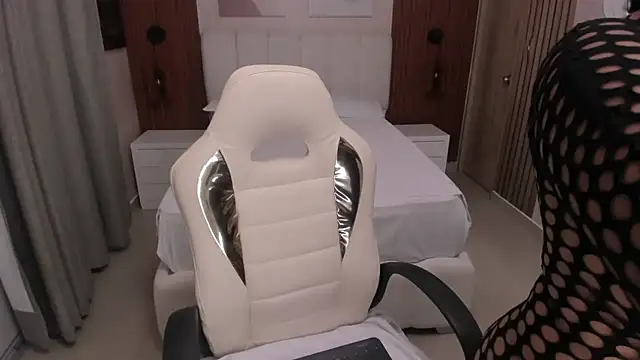 Leah Sweetie online show from 10.02.25