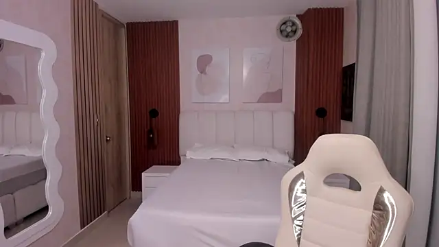 Leah Sweetie online show from 10.08.25