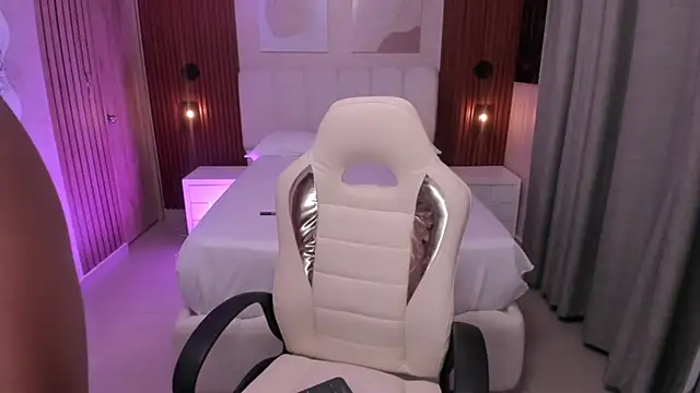 Leah Sweetie online show from 10.25.25