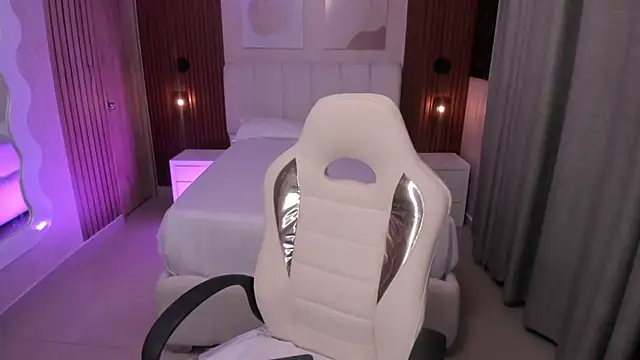 Leah Sweetie online show from 11.04.25