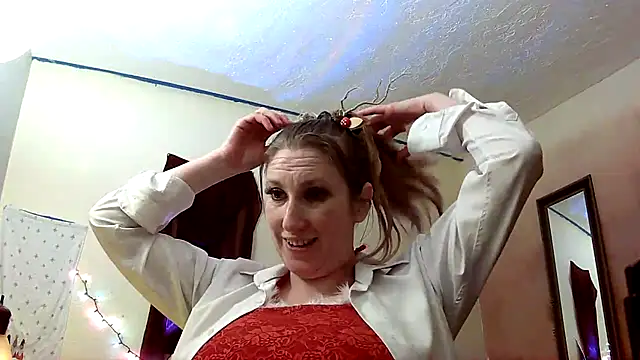 Snapshot of lilyhornyhousewife chatting on 12.14.24 lilyhornyhousewife online show from 12.14.24