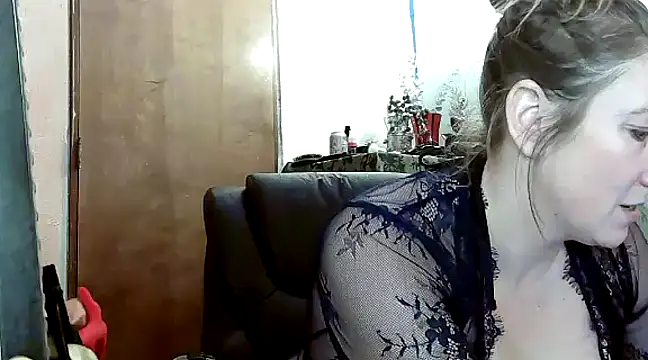 Snapshot of lilyhornyhousewife chatting on 12.16.24 lilyhornyhousewife online show from 12.16.24