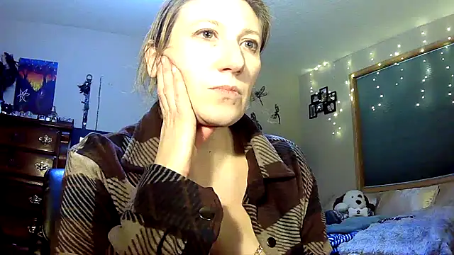 Snapshot of lilyhornyhousewife chatting on 01.26.25 lilyhornyhousewife online show from 01.26.25