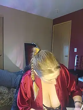 Snapshot of lilyhornyhousewife chatting on 06.26.26 lilyhornyhousewife online show from 06.26.26