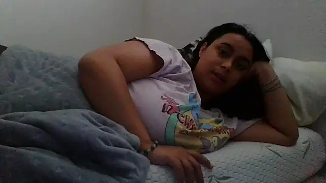 Snapshot of cinnaminnie chatting on 10.18.25 cinnaminnie online show from 10.18.25