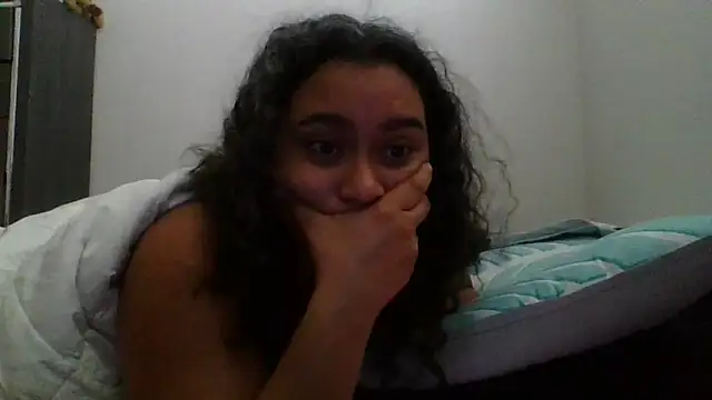 Snapshot of cinnaminnie chatting on 11.15.25 cinnaminnie online show from 11.15.25