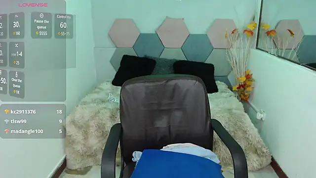 CharloteTaylor  online show from 02.15.25