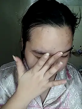 Snapshot of Thomgdee chatting on 10.22.25 Thomgdee online show from 10.22.25