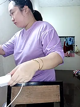 Snapshot of Thomgdee chatting on 10.25.25 Thomgdee online show from 10.25.25