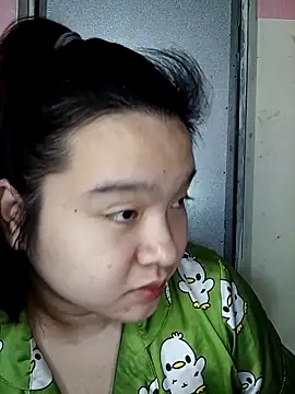 Snapshot of Thomgdee chatting on 11.14.25 Thomgdee online show from 11.14.25