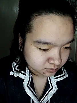 Snapshot of Thomgdee chatting on 11.17.25 Thomgdee online show from 11.17.25