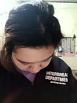 Snapshot of Thomgdee chatting on 11.25.25 Thomgdee online show from 11.25.25