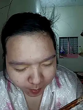 Snapshot of Thomgdee chatting on 11.26.25 Thomgdee online show from 11.26.25