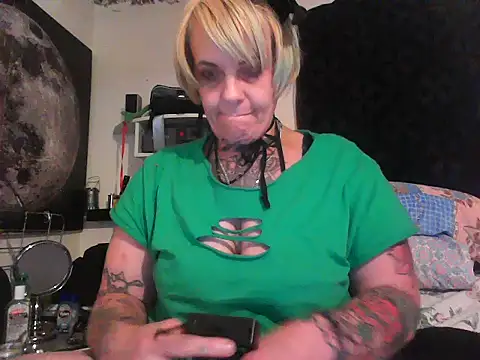 Snapshot of Hunniebunnie78 chatting on 06.14.26 Hunniebunnie78 online show from 06.14.26