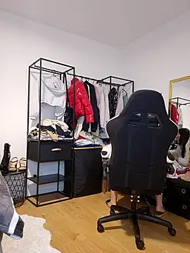 Jujuicy 97 online show from 11.10.25