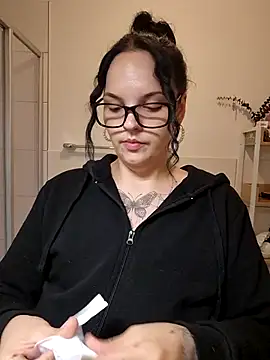 Jujuicy 97 online show from 04.04.26