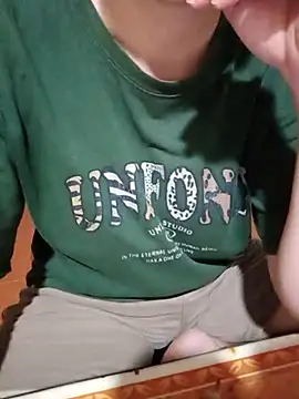 Snapshot of JasminePham chatting on 10.30.25 JasminePham online show from 10.30.25