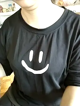 Snapshot of JasminePham chatting on 11.05.25 JasminePham online show from 11.05.25