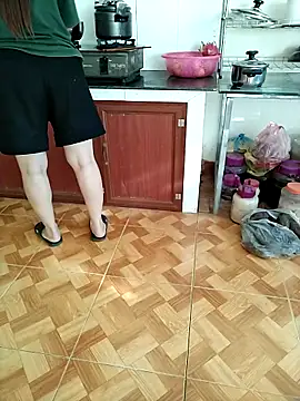 Snapshot of JasminePham chatting on 11.12.25 JasminePham online show from 11.12.25