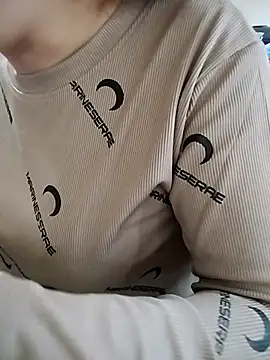 Snapshot of JasminePham chatting on 11.17.25 JasminePham online show from 11.17.25