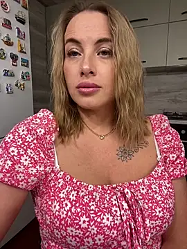 Snapshot of Cute_Hot_Alice chatting on 06.12.26 Cute Hot Alice online show from 06.12.26