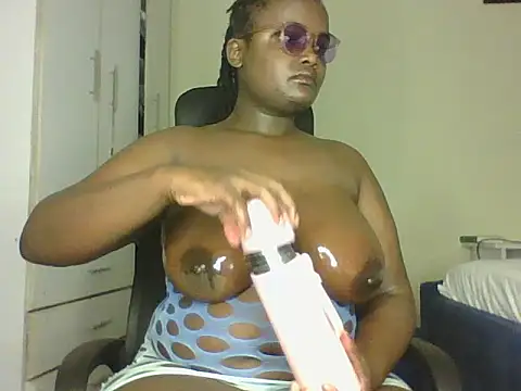 Snapshot of Montel_Montel_ chatting on 04.24.26 Montel Montel online show from 04.24.26