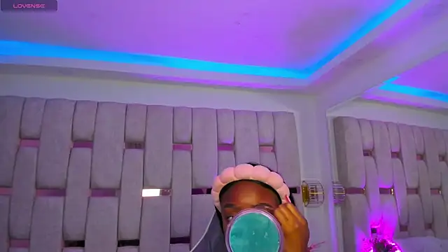 mia schwarz online show from 04.17.26