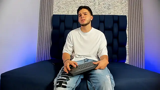 danielclarton1 online show from 02.13.25