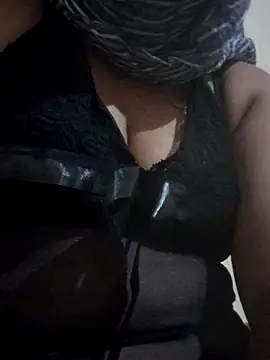 Snapshot of vadapavgirl chatting on 10.16.25 vadapavgirl online show from 10.16.25