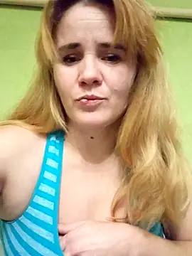 Snapshot of SannyMILF chatting on 12.08.24 SannyMILF online show from 12.08.24