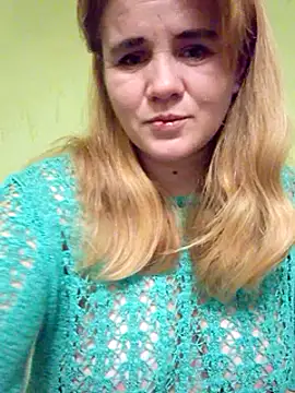 Snapshot of SannyMILF chatting on 12.10.24 SannyMILF online show from 12.10.24