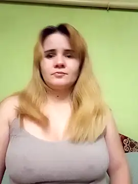 Snapshot of SannyMILF chatting on 12.14.24 SannyMILF online show from 12.14.24