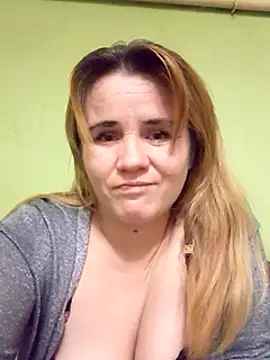 Snapshot of SannyMILF chatting on 12.18.24 SannyMILF online show from 12.18.24