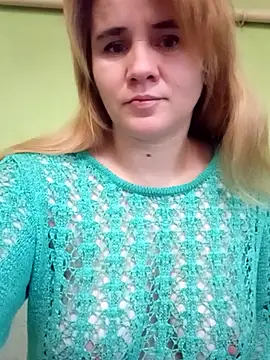 Snapshot of SannyMILF chatting on 12.21.24 SannyMILF online show from 12.21.24
