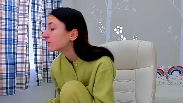 Snapshot of AniaGray chatting on 02.18.25 AniaGray online show from 02.18.25
