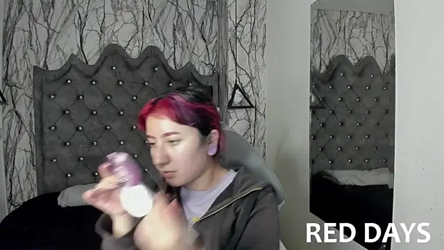 larissa01  online show from 01.05.25