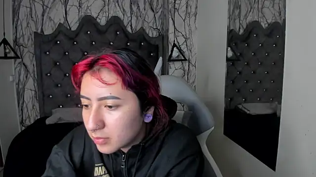 larissa01  online show from 01.10.25