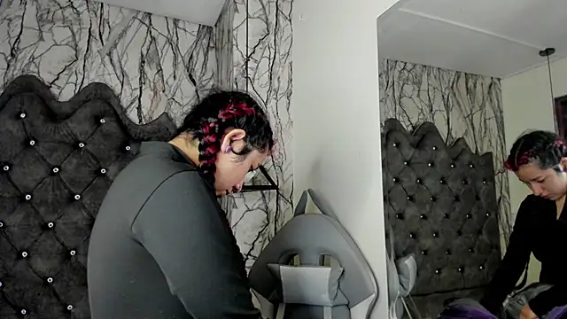 larissa01  online show from 01.13.25