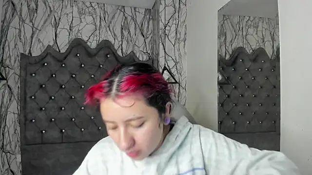 larissa01  online show from 01.14.25
