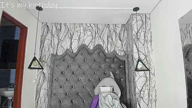 larissa01  online show from 01.17.25