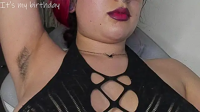 larissa01  online show from 01.18.25