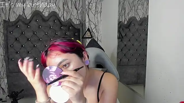 larissa01  online show from 01.19.25