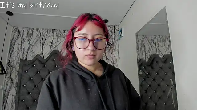 larissa01  online show from 01.23.25