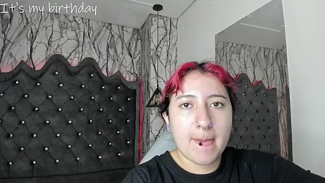 larissa01  online show from 01.27.25
