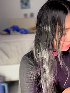 Snapshot of -Loren- chatting on 10.05.25 -Loren- online show from 10.05.25