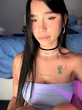 Snapshot of -Loren- chatting on 10.17.25 -Loren- online show from 10.17.25