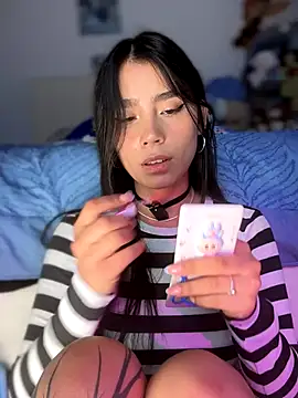 Snapshot of -Loren- chatting on 10.22.25 -Loren- online show from 10.22.25