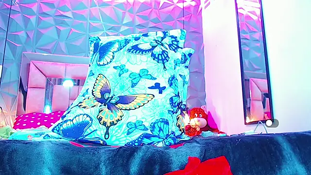 Snapshot of Doll_IvannaTs chatting on 12.22.24 Doll IvannaTs online show from 12.22.24